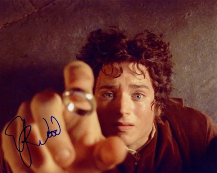 Elijah Wood autograph