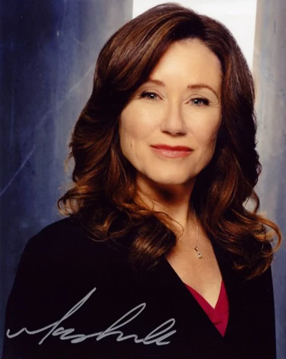 Mary McDonnell autograph