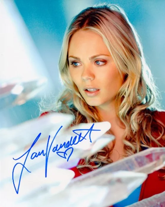 Laura Vandervoort autograph
