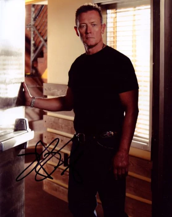 Robert Patrick autograph
