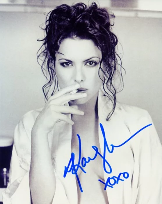Kari Wuhrer autograph