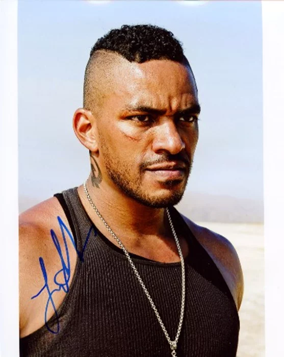 Laz Alonso autograph