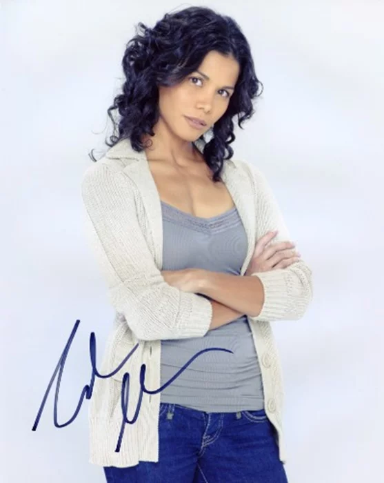 Lourdes Benedicto autograph