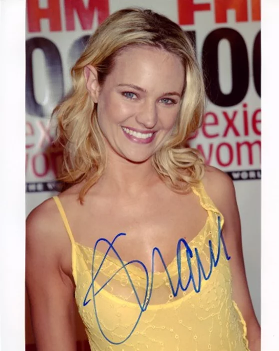 Sharon Case autograph