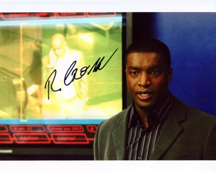 Roger Cross autograph