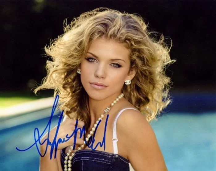 AnnaLynne McCord autograph