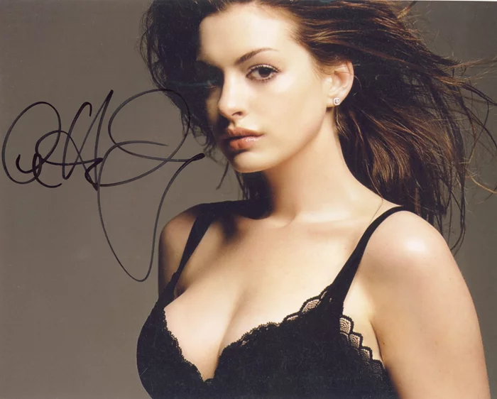 Anne Hathaway autograph