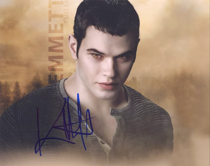 Kellan Lutz autograph