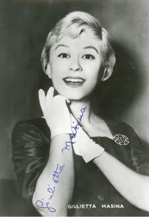 Giulietta  Masina autograph