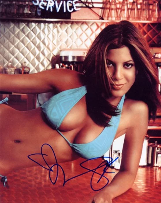 Tori Spelling autograph