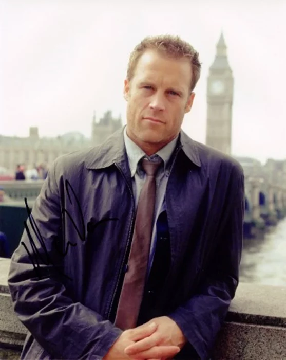 Mark Valley autograph