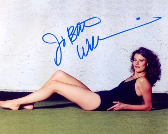 JoBeth Williams autograph