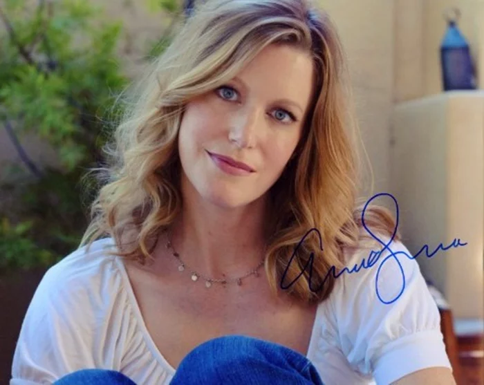 Anna Gunn autograph