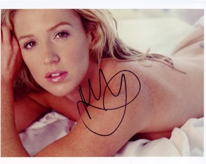 Poppy Montgomery autograph