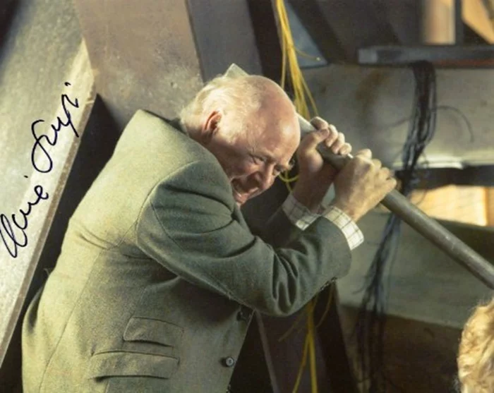 Clive Swift autograph