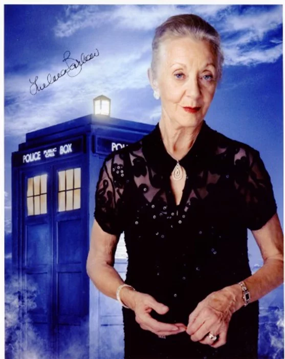 Thelma Barlow autograph