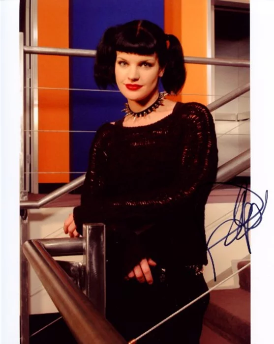 Pauley Perrette autograph