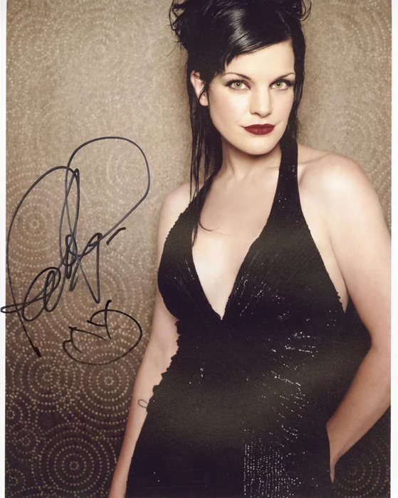 Pauley Perrette autograph