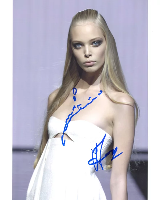 Tanya Dziahileva autograph