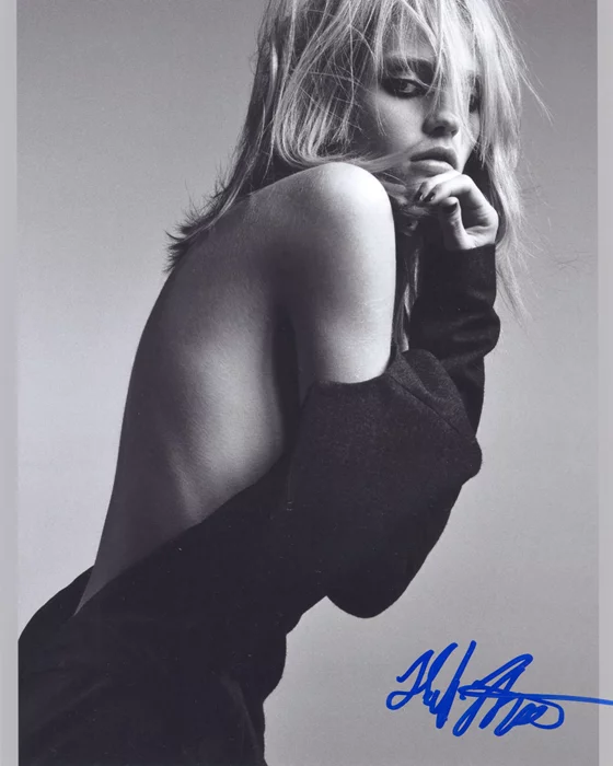 Heidi Mount autograph