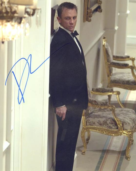 Daniel Craig autograph