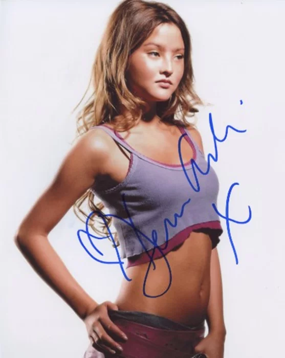 Devon Aoki autograph