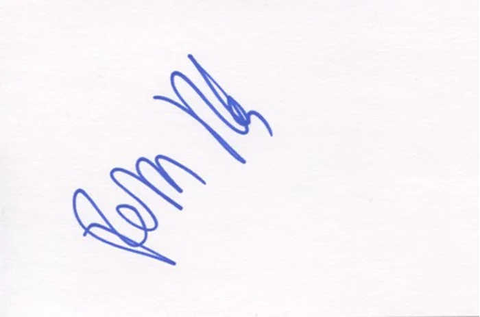 Perrey Reeves autograph