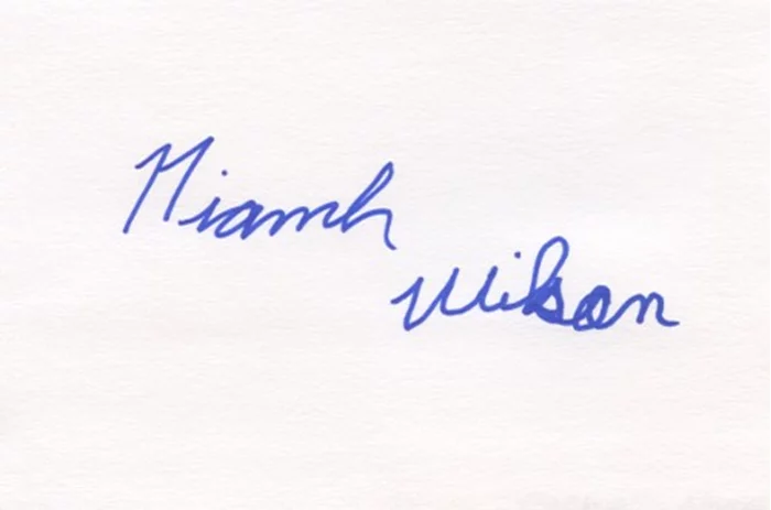 Niamh Wilson autograph