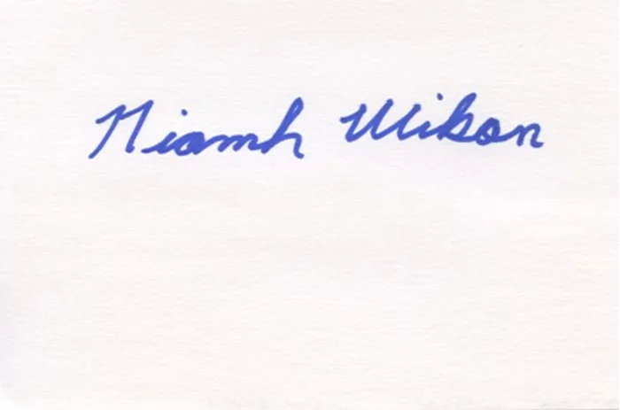 Niamh Wilson autograph