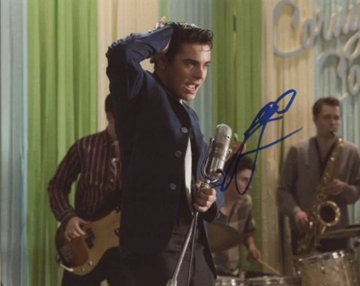 Zac Efron autograph