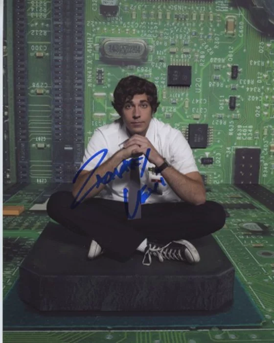 Zachary Levi autograph