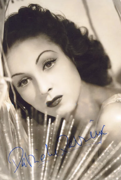 Danielle Darrieux autograph