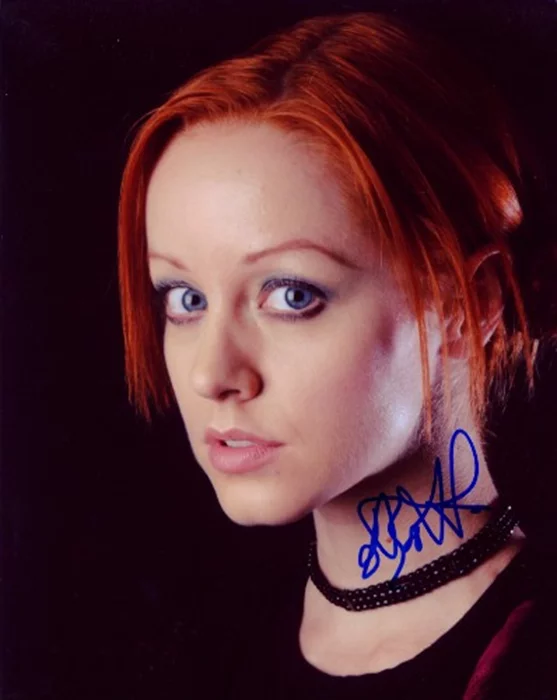 Lindy Booth autograph