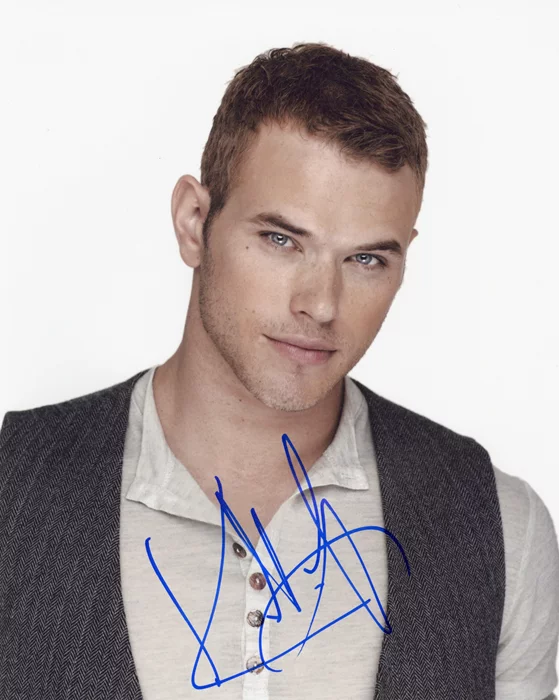 Kellan Lutz autograph