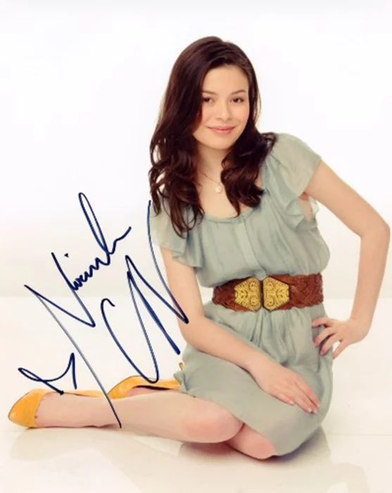Miranda Cosgrove autograph