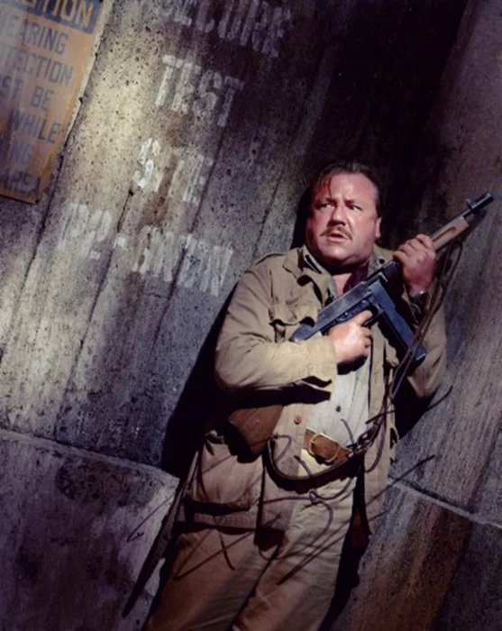 Ray Winstone autograph