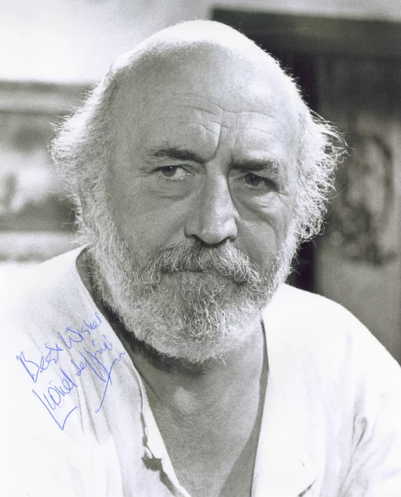 Lionel Jeffries autograph