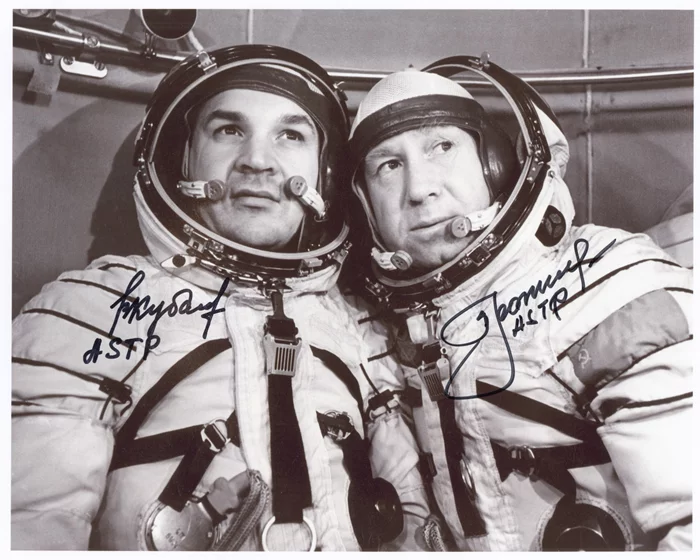 Apollo Soyuz Test Project autograph
