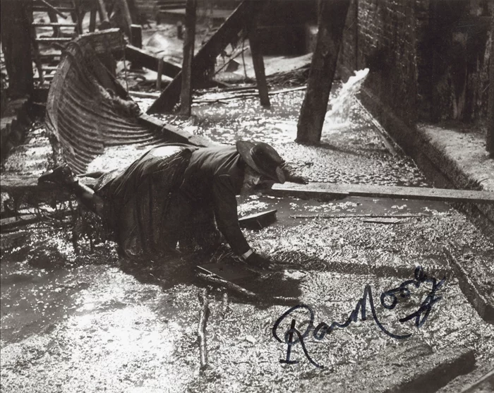 Ron Moody autograph