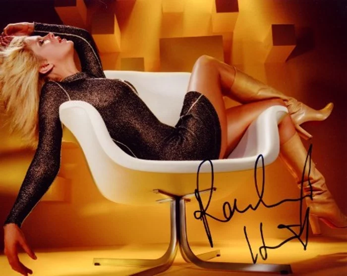 Rachel Hunter autograph