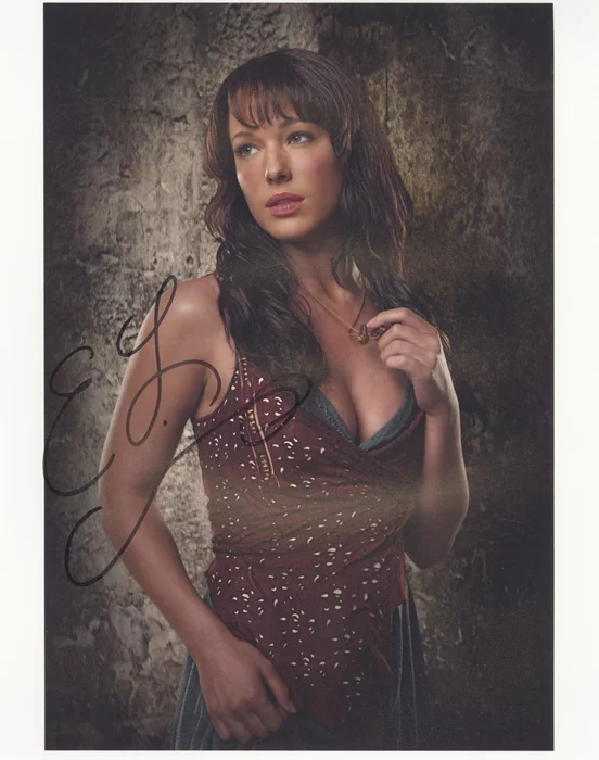 Erin Cummings autograph