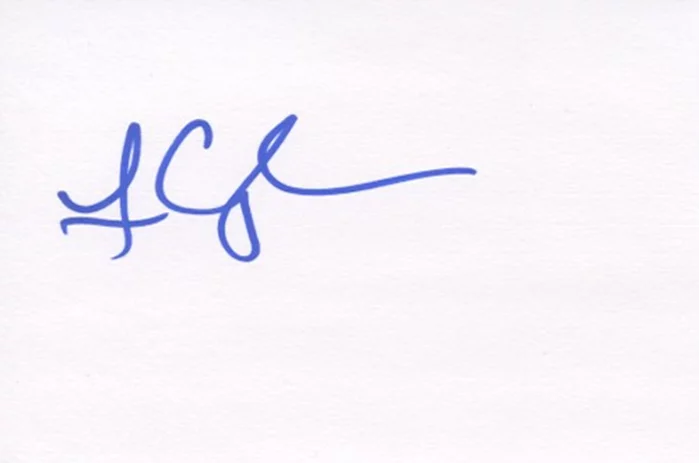 Lizzy Caplan autograph