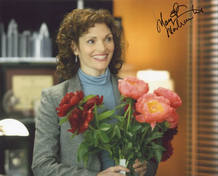 Mary Elizabeth Mastrantonio autograph