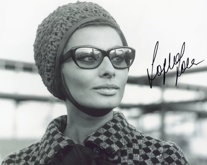 Sophia Loren autograph