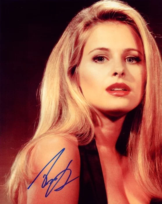 Ami Dolenz autograph