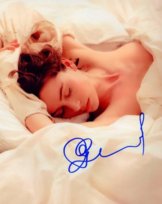 Embeth Davidtz autograph