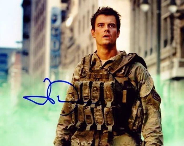 Josh Duhamel autograph