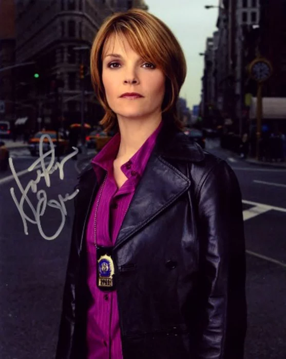 Kathryn Erbe autograph