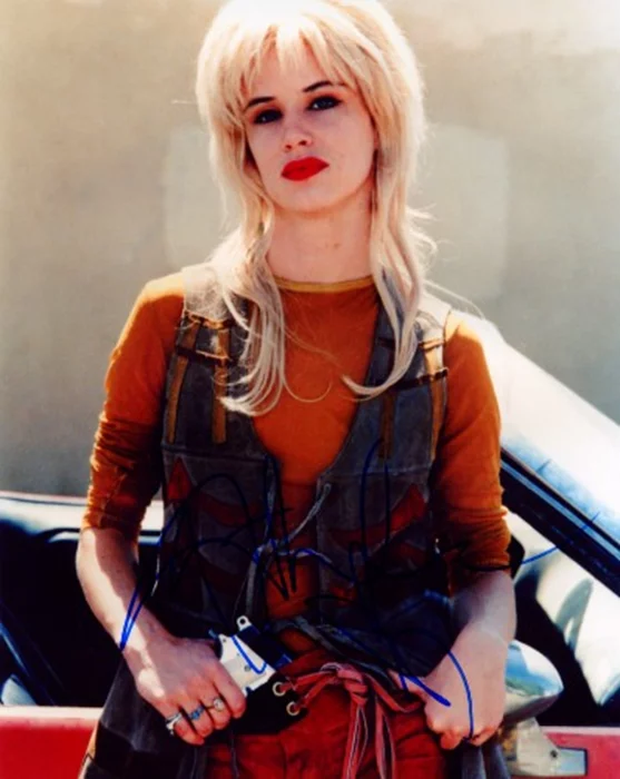 Juliette Lewis autograph