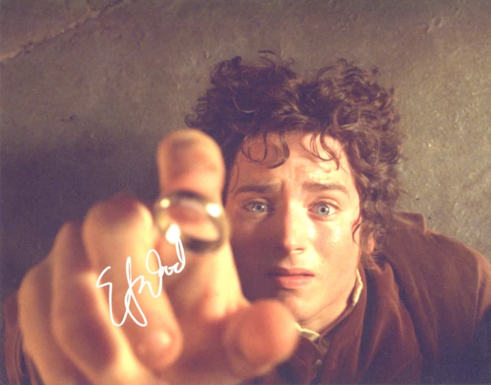 Elijah Wood autograph